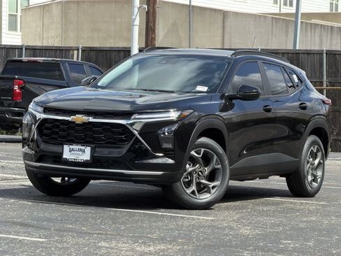 New 2026 Chevrolet Trax LT w/ Driver Confidence Package FWD image 1