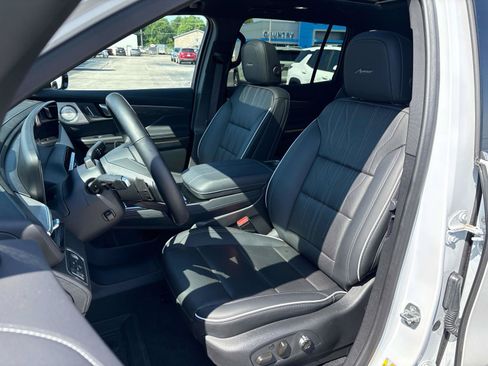 Used 2025 Buick Enclave Avenir w/ Super Cruise Package AWD/4WD image 13