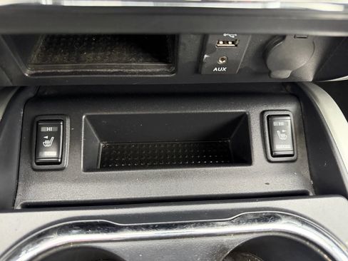 Used 2018 Nissan Titan SL image 18