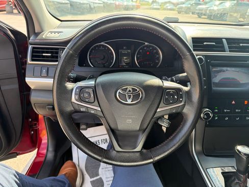 Used 2017 Toyota Camry SE w/ Moonroof Package FWD image 14