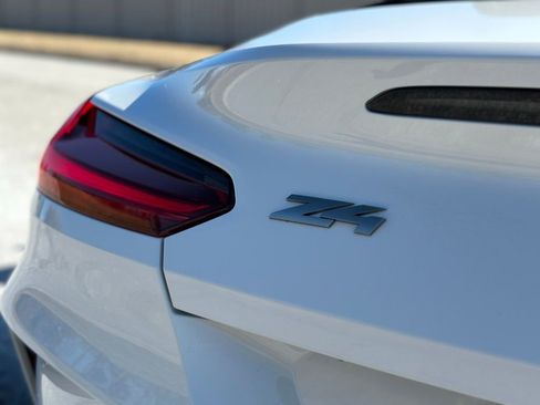Used 2022 BMW Z4 M40i w/ Premium Package image 13