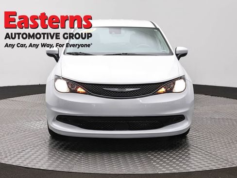 Used 2023 Chrysler Voyager LX FWD image 2