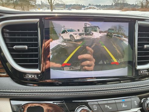 Used 2024 Chrysler Pacifica Limited image 25