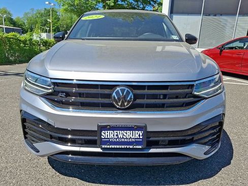 Used 2024 Volkswagen Tiguan SE R-Line AWD/4WD image 2