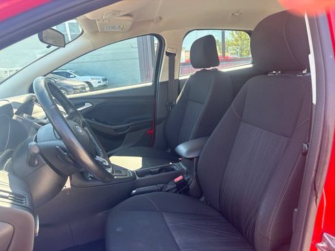 Used 2016 Ford Focus SE w/ SE Sport Package FWD image 11