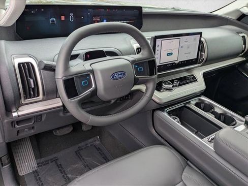 New 2026 Ford Expedition Active RWD image 3