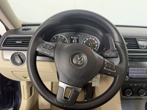 Used 2014 Volkswagen Passat 2.5 SE FWD image 21