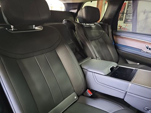 Used 2024 Land Rover Range Rover Long Wheelbase Autobiography image 12
