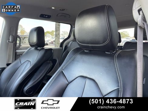 Used 2023 Chrysler Pacifica Touring-L image 24