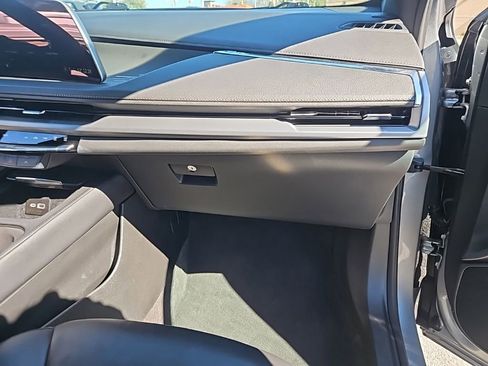 Used 2025 Cadillac XT4 Premium Luxury FWD image 33