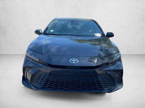 Used 2025 Toyota Camry SE FWD image 19