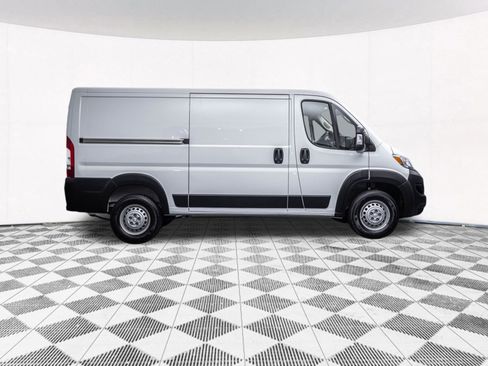 Used 2025 RAM ProMaster 2500 FWD image 13