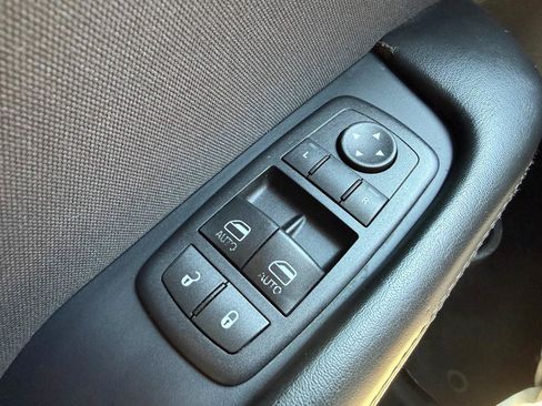 Used 2015 Dodge Challenger SXT w/ Driver Convenience Group RWD image 25