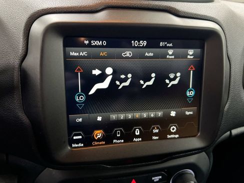 Used 2023 Jeep Renegade Latitude AWD/4WD image 17
