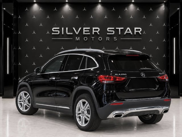 Used 2021 Mercedes-Benz GLA 250 4MATIC image 4