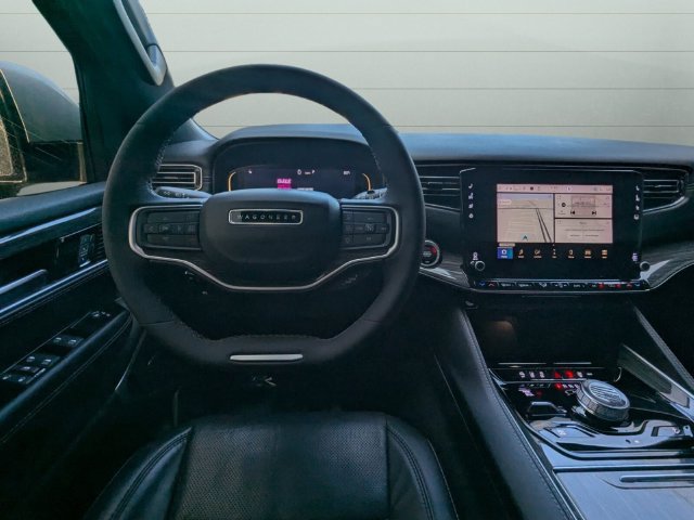 Used 2022 Jeep Wagoneer Series III AWD/4WD image 16