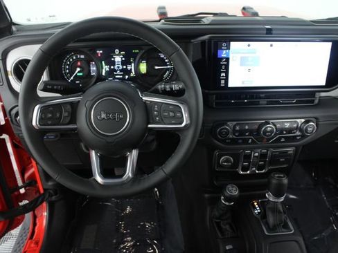 Used 2025 Jeep Wrangler Sahara 4xe image 10