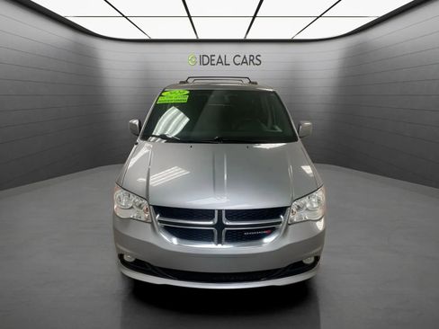 Used 2020 Dodge Grand Caravan SXT FWD image 2