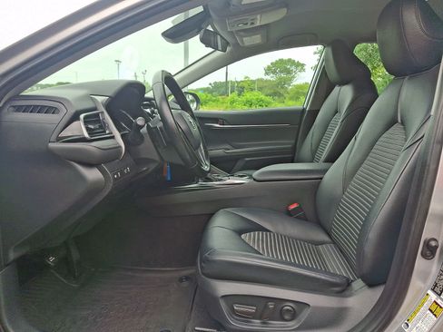 Used 2019 Toyota Camry SE FWD image 15