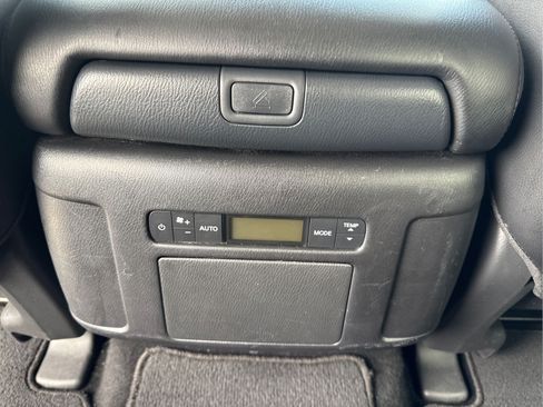 Used 2024 Nissan Armada SL w/ Captain's Chairs Package AWD/4WD image 33