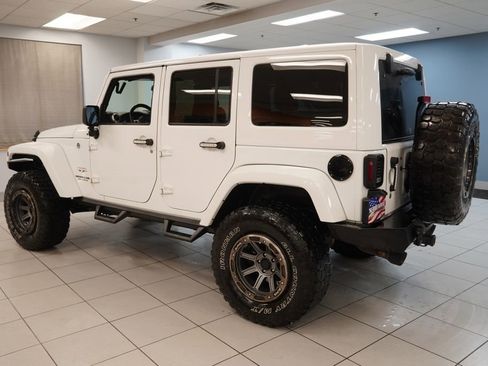 Used 2016 Jeep Wrangler Unlimited Sahara w/ Connectivity Group AWD/4WD image 7