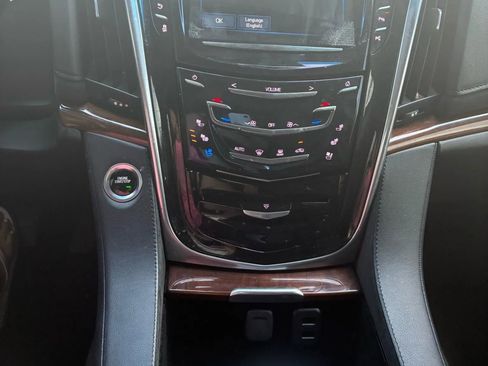 Used 2019 Cadillac Escalade ESV Premium Luxury w/ Escalade Sport Edition image 22