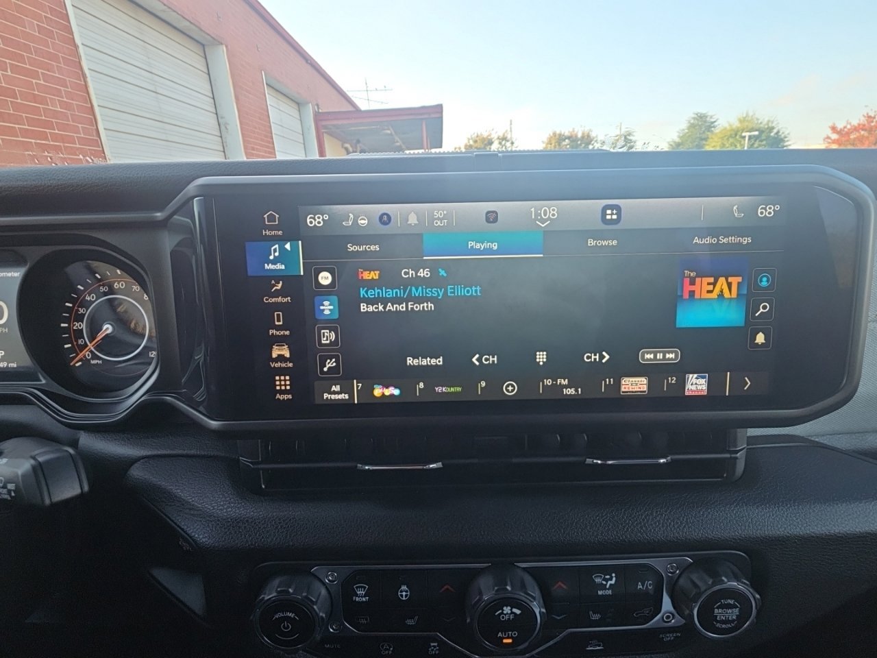 Used 2025 Jeep Wrangler Sport AWD/4WD image 30