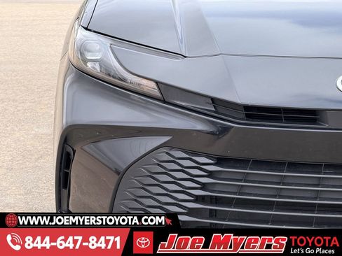 Used 2025 Toyota Camry LE image 5