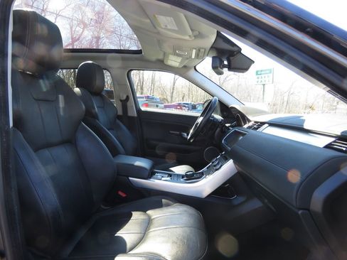 Used 2017 Land Rover Range Rover Evoque SE image 13