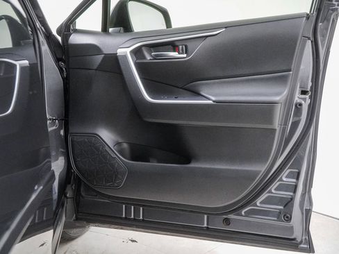 Used 2020 Toyota RAV4 XLE w/ Convenience Package image 38