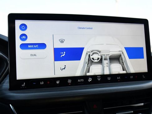 Used 2023 Ford Escape Platinum w/ Premium Technology Package AWD/4WD image 32