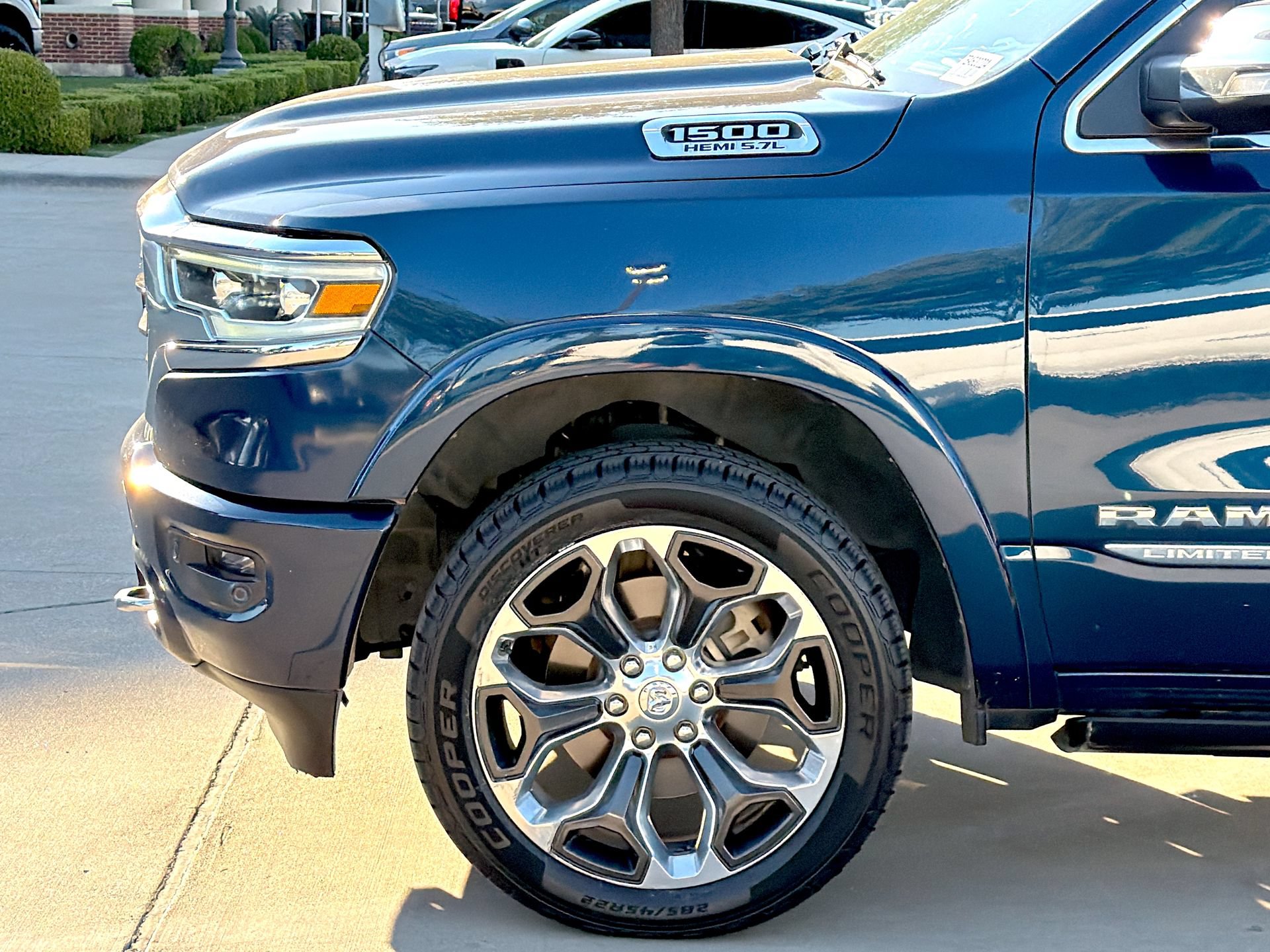 Used 2022 RAM 1500 Limited w/ Body Color Bumper Group AWD/4WD image 10