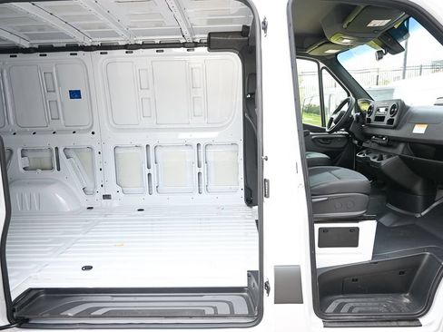 Used 2025 Mercedes-Benz Sprinter 2500 image 20