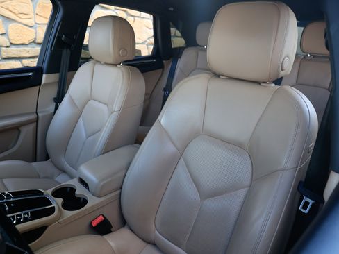 Used 2021 Porsche Macan S image 9