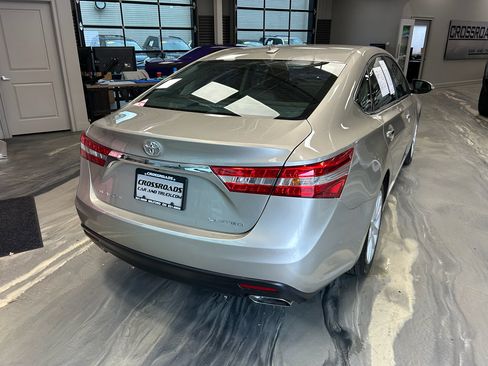 Used 2013 Toyota Avalon Limited w/ Technology Pkg FWD image 29