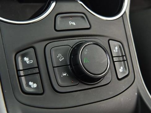 Used 2022 GMC Terrain SLT w/ Tech Package FWD image 22