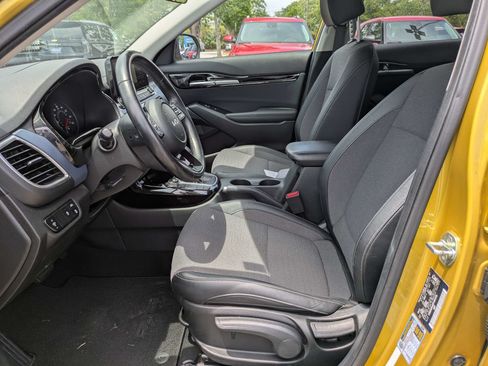 Used 2023 Kia Seltos S w/ Navigation Package FWD image 20
