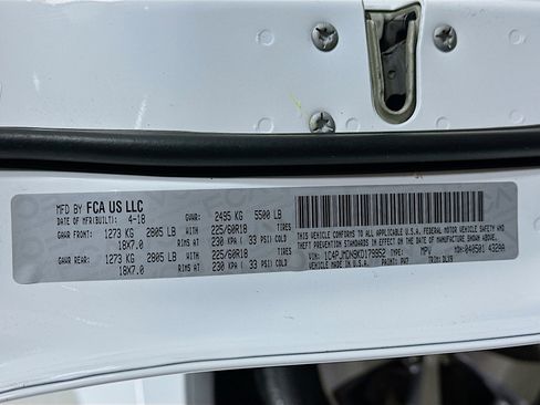 Used 2019 Jeep Cherokee Limited w/ Luxury Group image 30