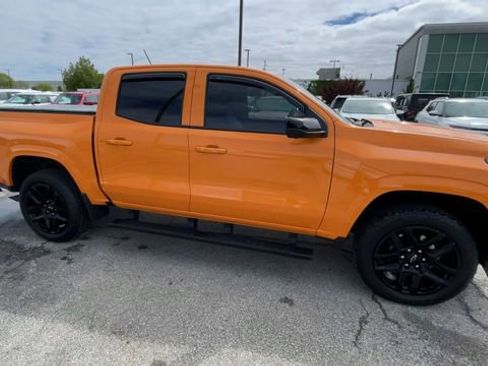Used 2025 Chevrolet Colorado Z71 w/ Technology Package AWD/4WD image 3