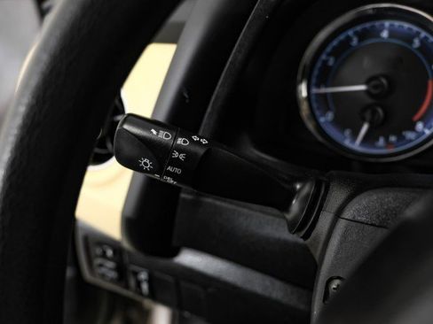 Used 2017 Toyota Corolla LE image 18