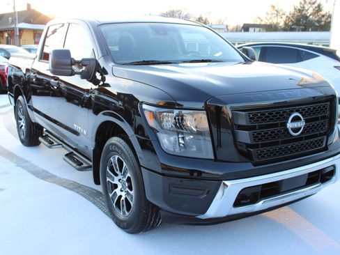 Certified 2024 Nissan Titan SV w/ SV Convenience Package image 10