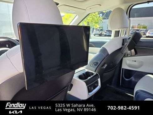 Certified 2025 Kia Carnival SX Prestige FWD image 17