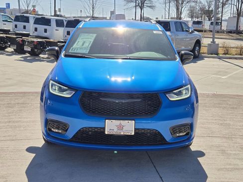 New 2026 Chrysler Pacifica Select w/ S Appearance Package image 7