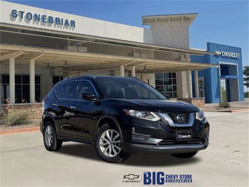 Used 2020 Nissan Rogue SV image 1