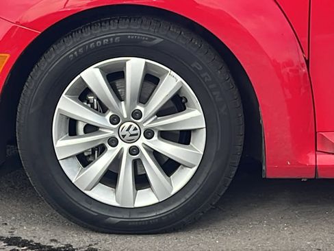 Used 2019 Volkswagen Beetle 2.0T S image 9