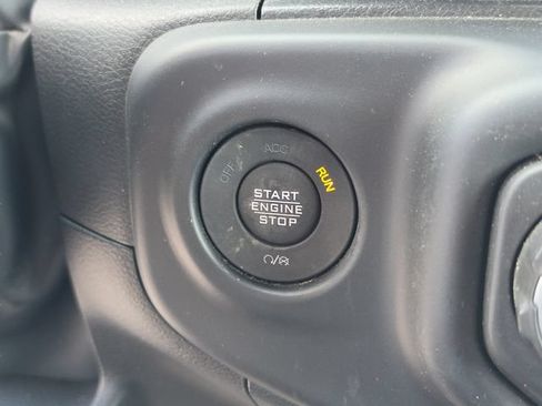 Used 2023 Jeep Gladiator Sport AWD/4WD image 32