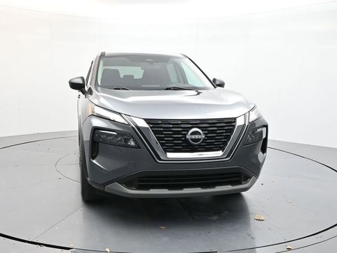 Used 2023 Nissan Rogue S image 2