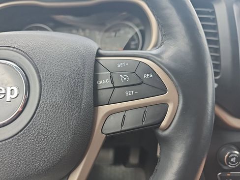 Used 2016 Jeep Cherokee Latitude w/ Cold Weather Group image 20