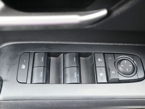 Used 2024 Toyota Tacoma TRD Off-Road image 7