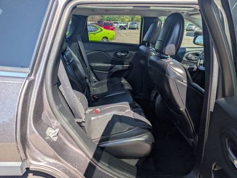 Used 2019 Jeep Cherokee Limited AWD/4WD image 11